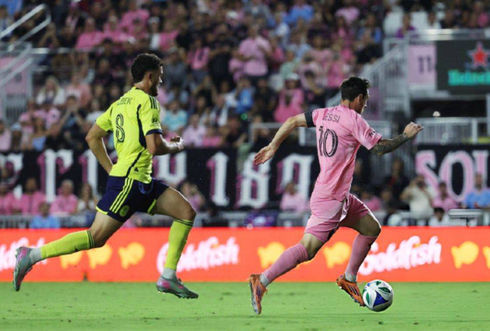 梅西连场进球,带领巴萨走向欧冠之路(梅西在巴萨足球) 梅西连场进球,带领巴萨走向欧冠之路(梅西在巴萨足球)