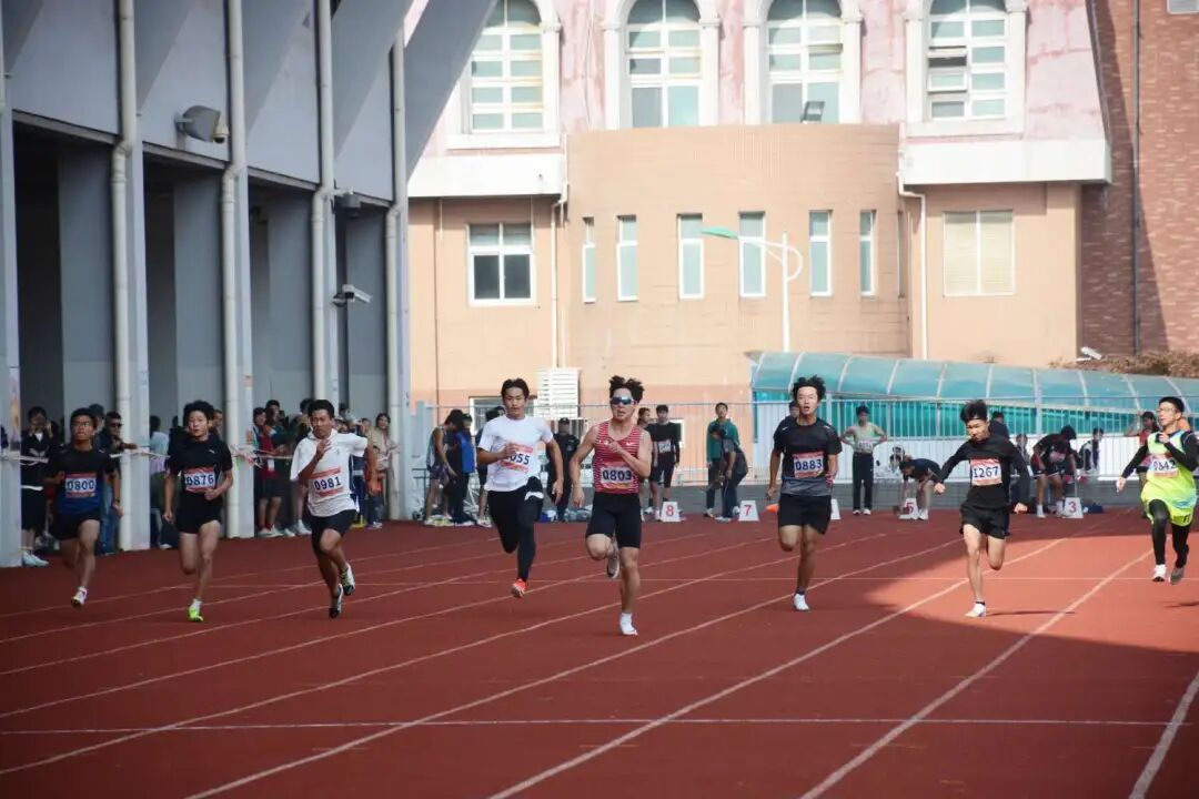 pg电子-运动员们在场上挥洒汗水，赛事收获高潮迭起