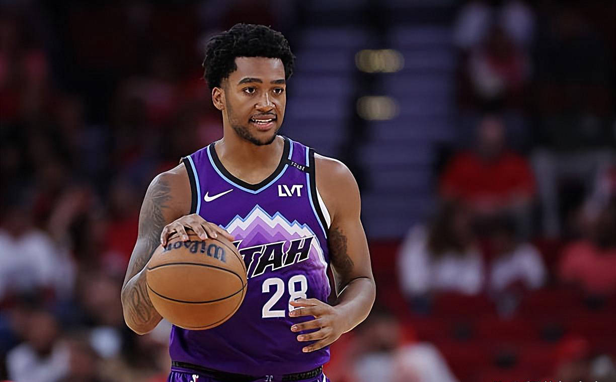 爵士队球员多面手出色表现帮助球队逆转取胜的简单介绍